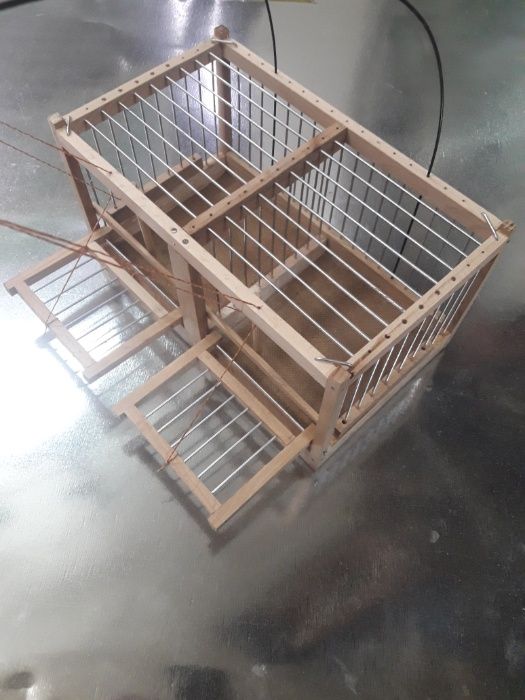 Дървени клетки и капани за птици