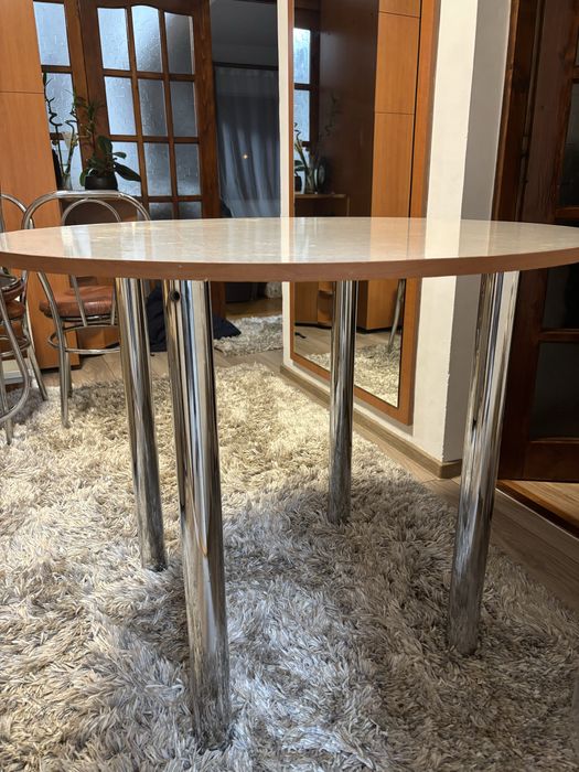 Masa rotunda in stare buna