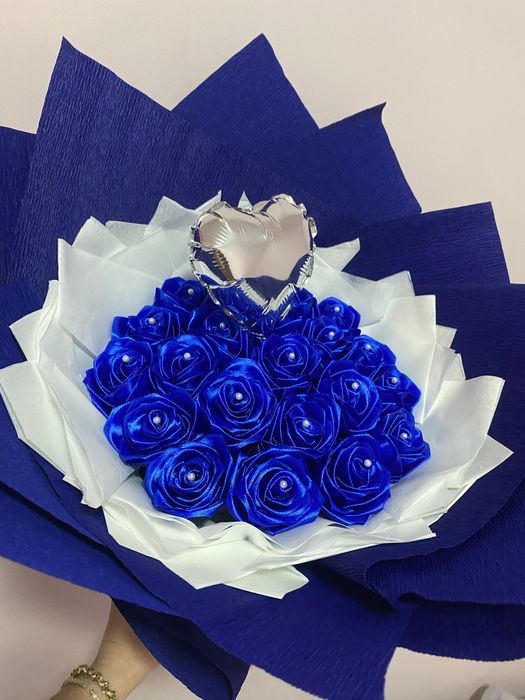 Букет от сатенени рози