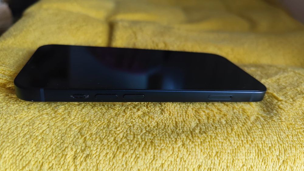Vând schimb iPhone 13