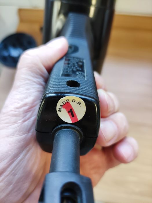 Професионален сешоар 1700 W – много запазен, с накрайници!