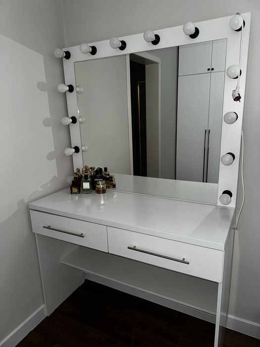 Срочно продается туалетный столик