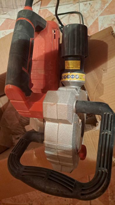 Masina de frezat caneluri 1600 W, HECHT 1660