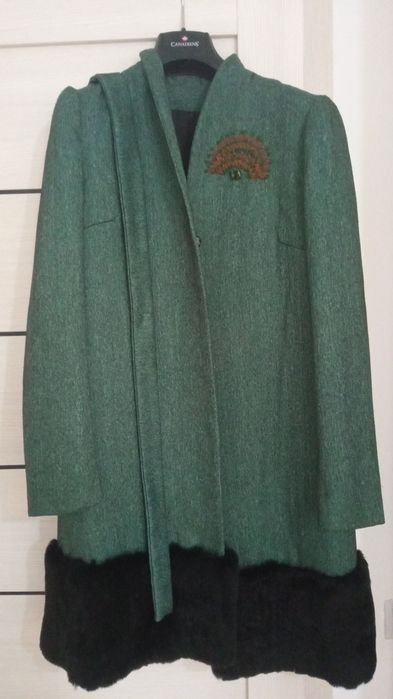 Пальто осень красивое ,S размер