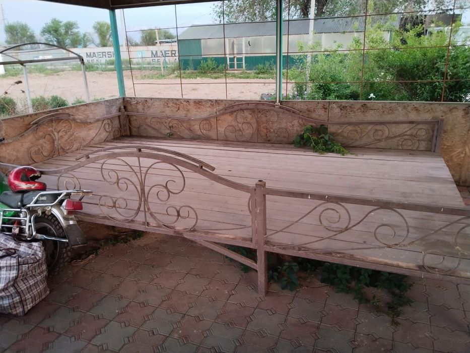 Продам топчаны,столы, мангал