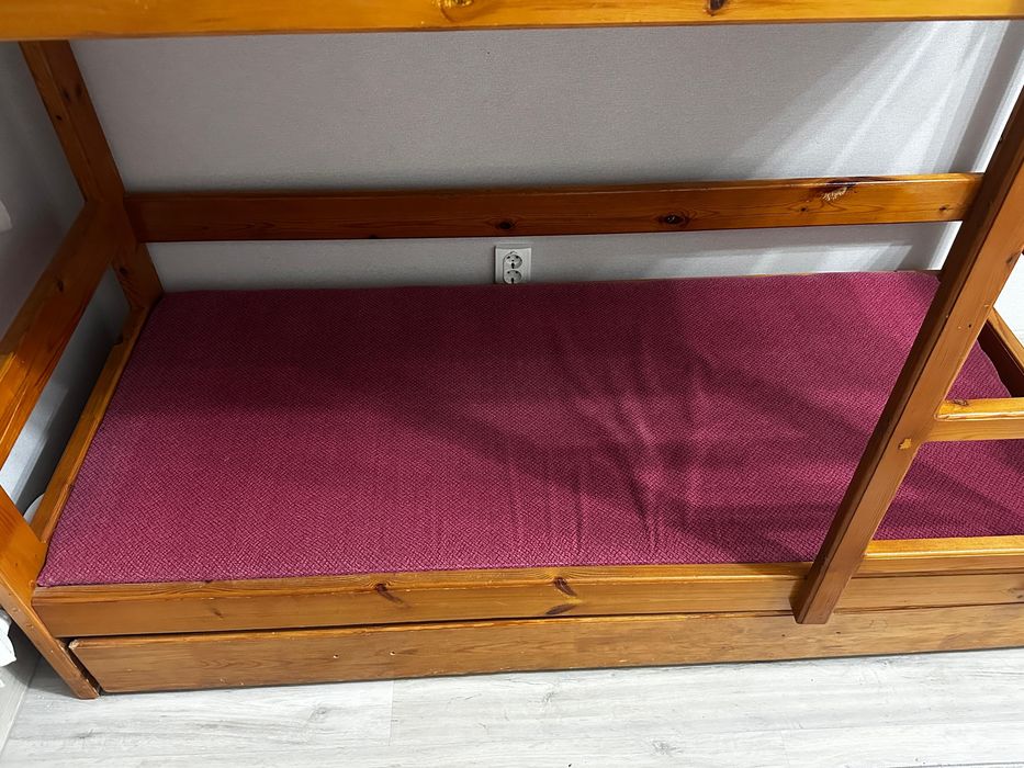 Двухярусная кровать