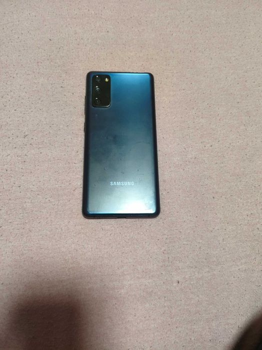 Телефон Samsung s20 FE