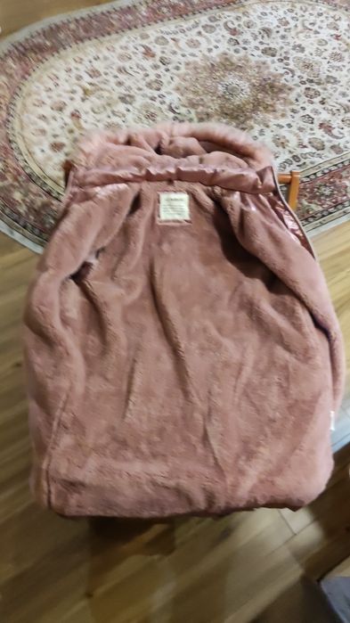 Зимнее пальто с капюшоном для девочки