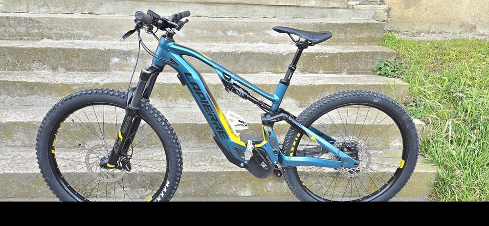 Bicicleta electrică full suspension