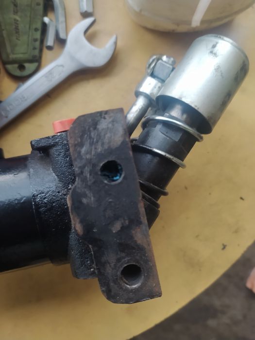 Продам гидравлический цилиндр. От домкрата.