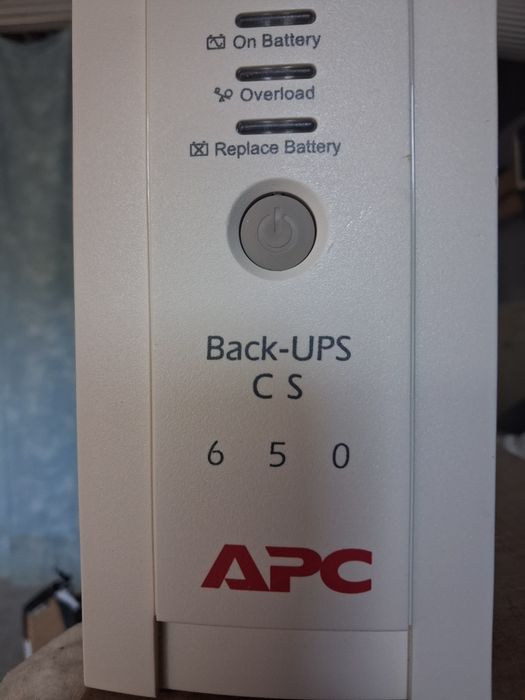 Vând unitate Back-Ups CS 650