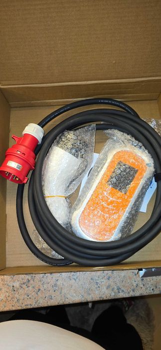 Чисто нова зарядна станция за автомобл 11kw трифазна