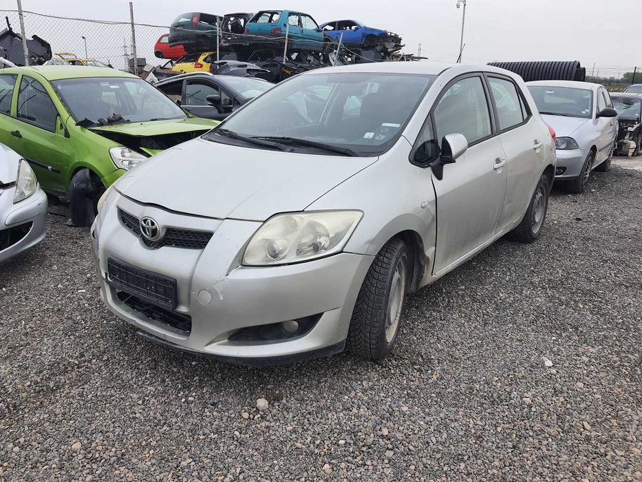 На части! Toyota Auris 2.0 D4D