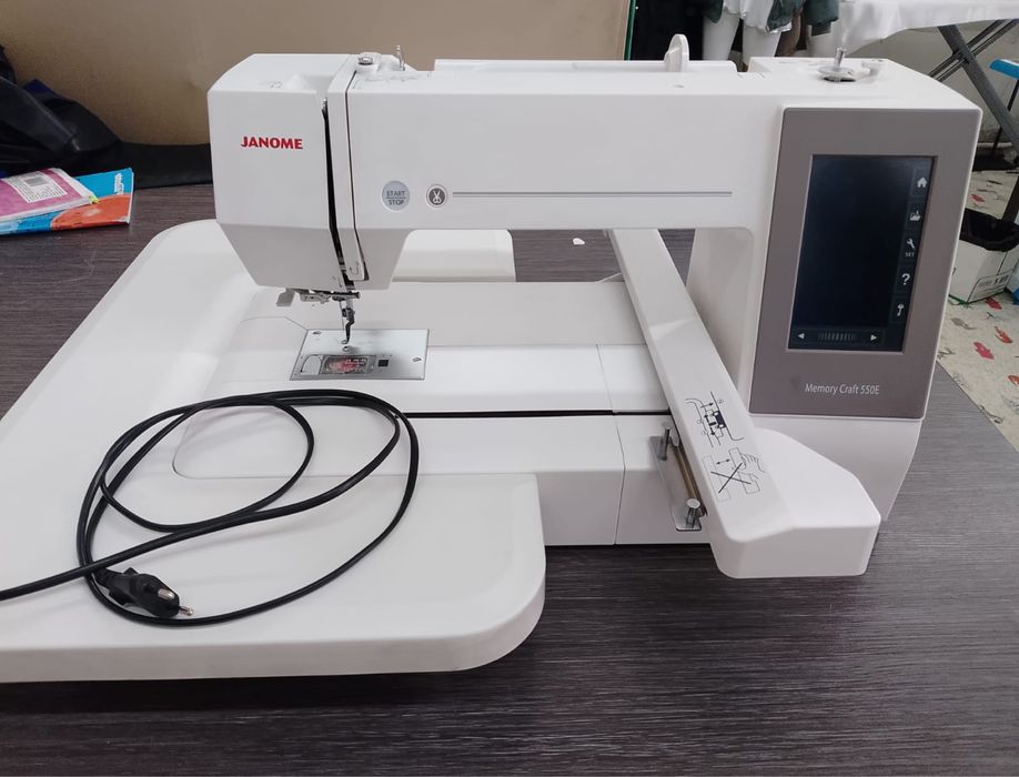 Продаётся вышивальная машинка JANOME