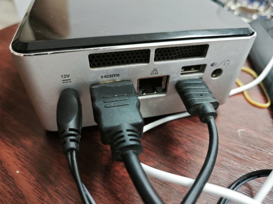 Intel NUC DFYK2820, intel 2,1ghz, 8 gbddr3, ssd120gb - linux mint 22,3