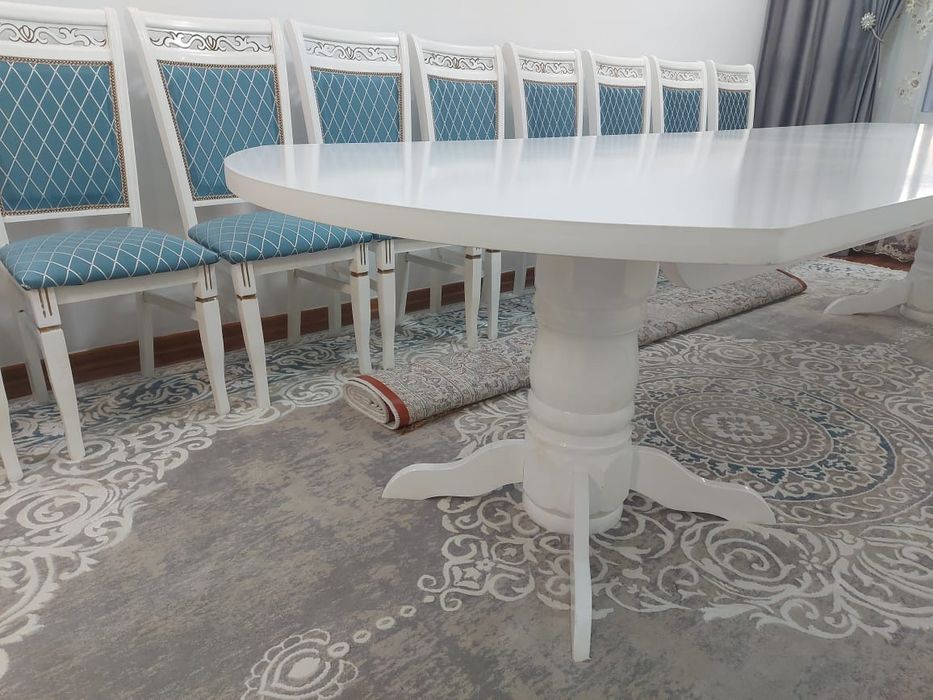 Продам стол длина 3.5 метра! Стулья 14 штук, состояние отличное