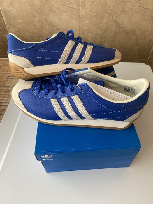 Маратонки Adidas.Чисто нови