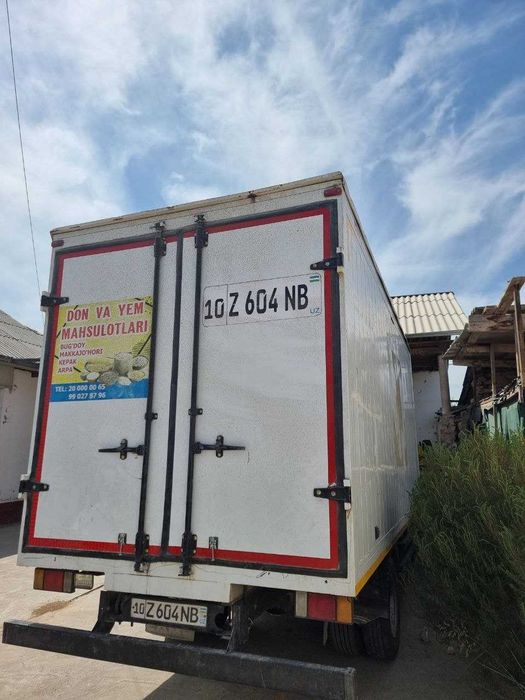 Isuzu yuk tashovchi avtomobil