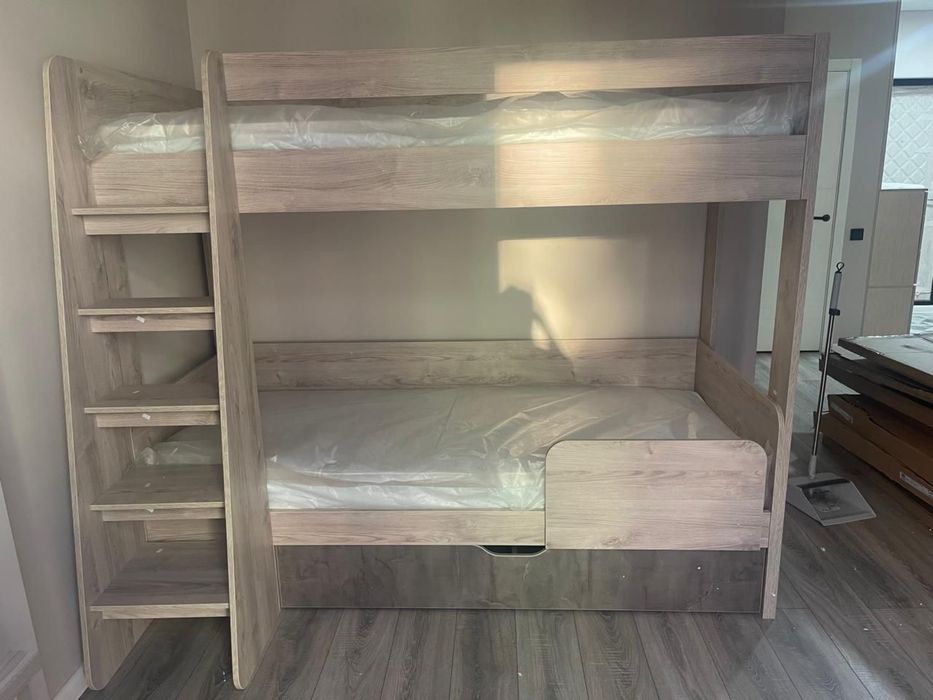 Кровать двухъярусная с матрасом,  Б/У