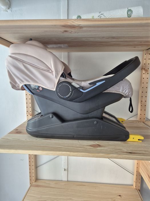 Розово Столче/кошче за кола peg perego + основа isofix   40- 87 см