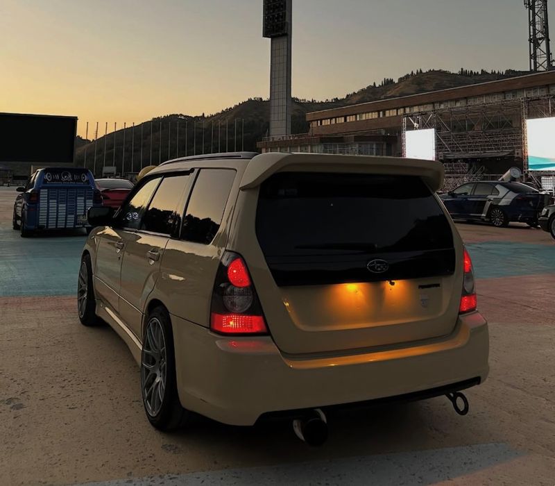 Срочно продам машину subaru