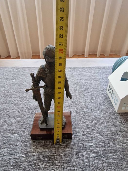 Статуетка на рицар