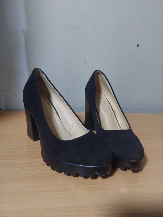 Туфли женские на каблуке.
