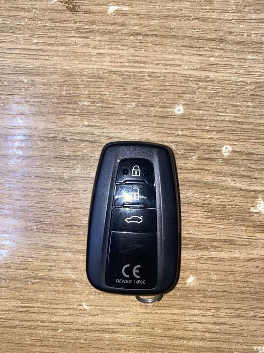 Смарт ключ Камри 70