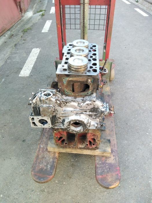 Motor tractor universal 483