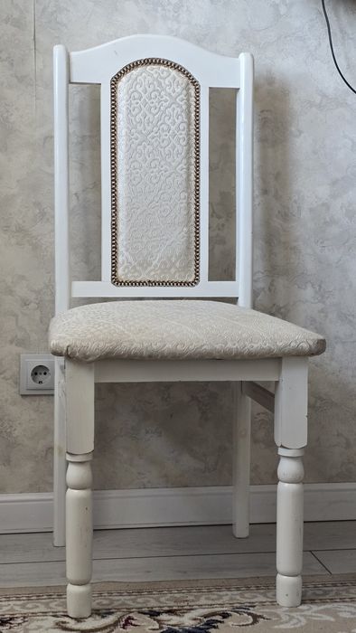 Продам диван за 20тыс, стулье и ковер вместе