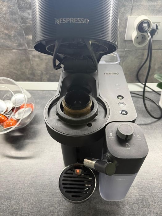 Espressor Vertuo Lattissima Negru