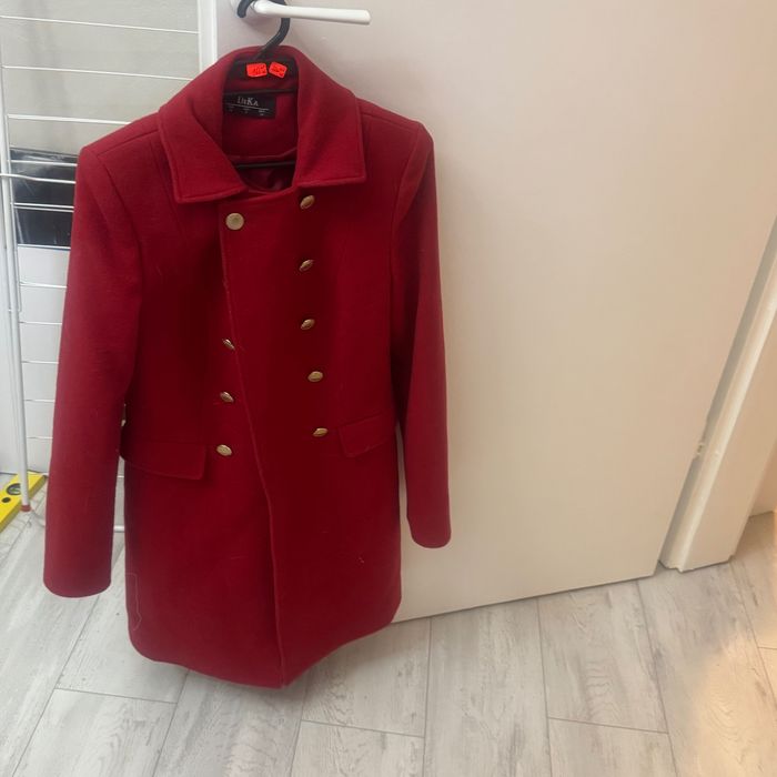 Червено палто Dika