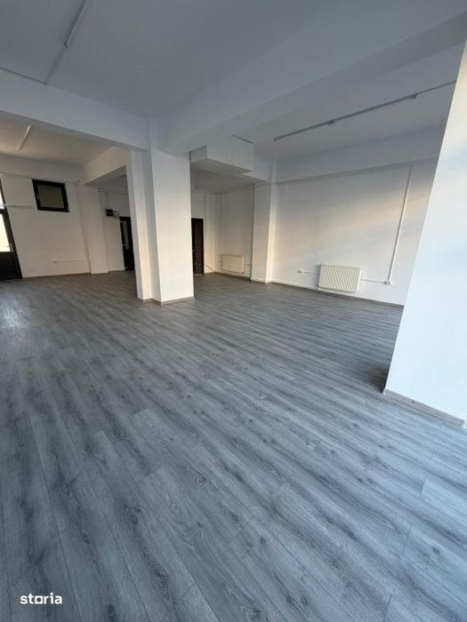Spatiu comercial, 80 mp, zona centrala din Filiasi cu deschidere in Ra