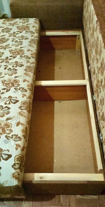 Продам диван, б/у,  модель рояль