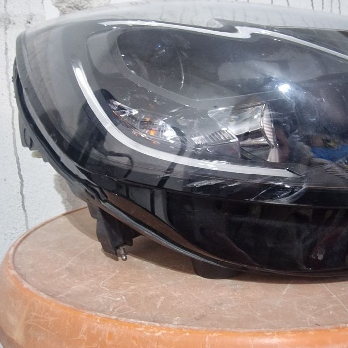 Ford PUMA 2022 десен фар