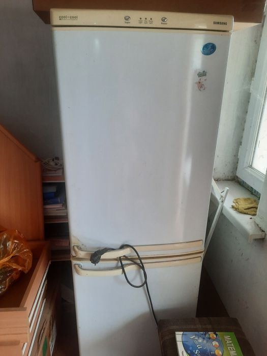 холодильник б/у, работает