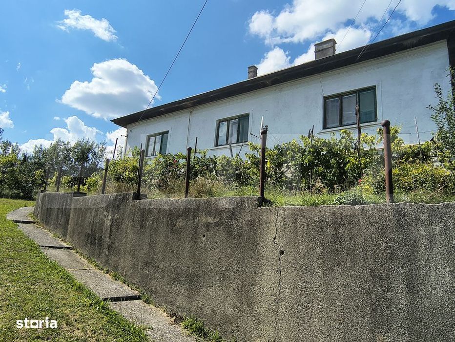 Casa de vanzare, 244 mp, teren 7729 mp, zona Ocna Dejului