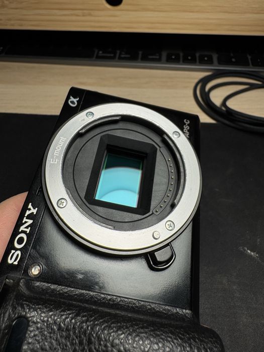 Vand Sony a6000 + obiectiv kit 16-50mm f3.5-5.6