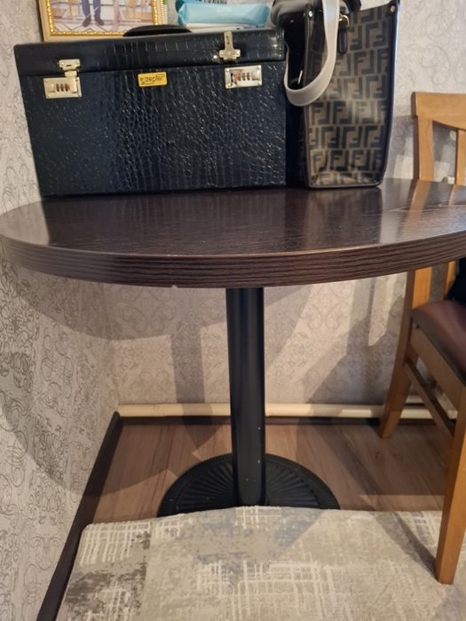 Стол для интерьера