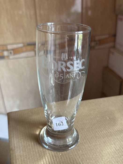 Vand pahare, cani si halbe