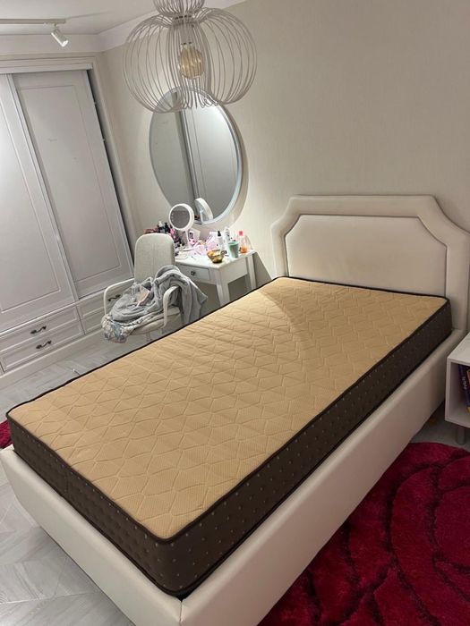 Продам Кровать вместе с матрасом