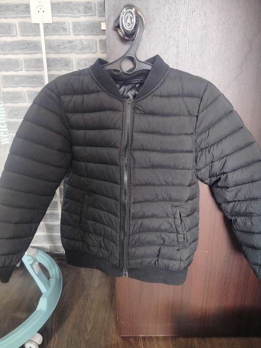 Продам весеннию куртку