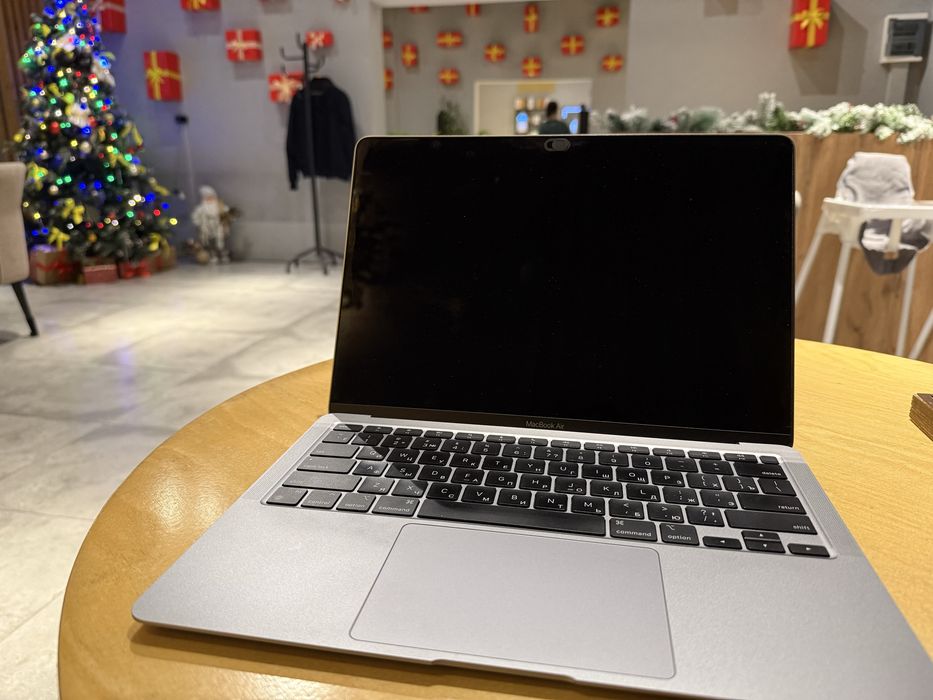 MacBook Air M1 8/256 95% в идеале (торг)