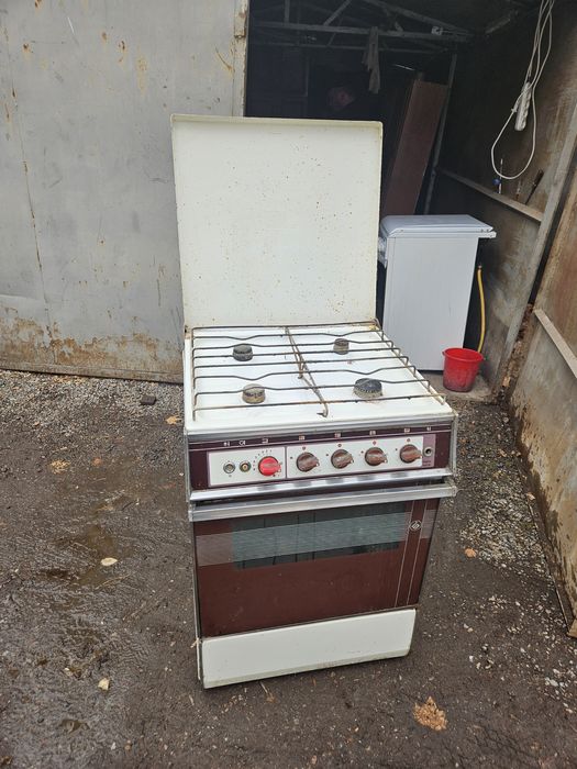 Продаётся газ плиту рабочий