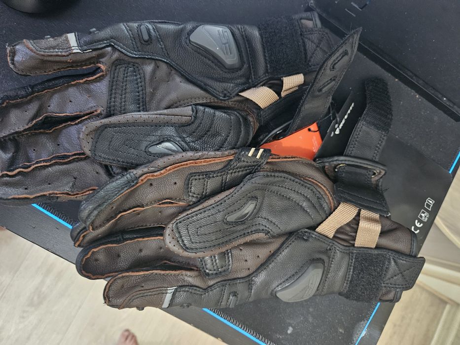 Мотоперчатки Revit cayenne Pro