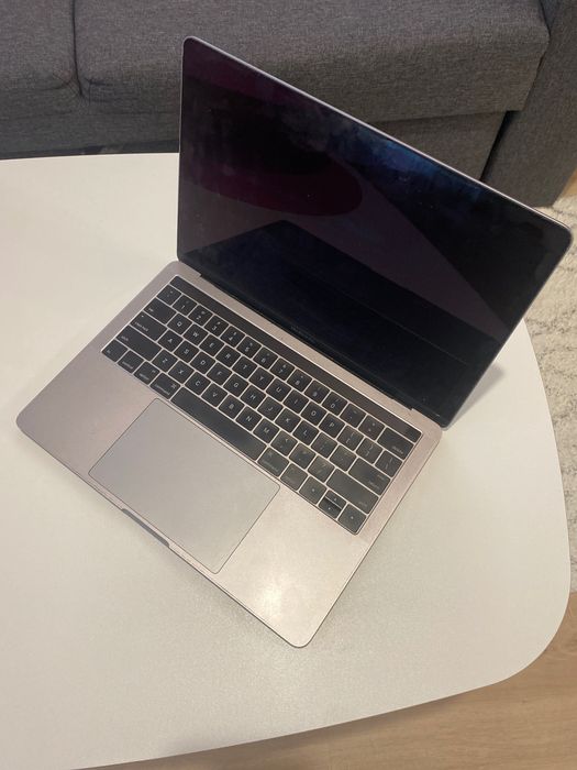 MacBook 13 pro за части - залят с течность. Коментар на цената