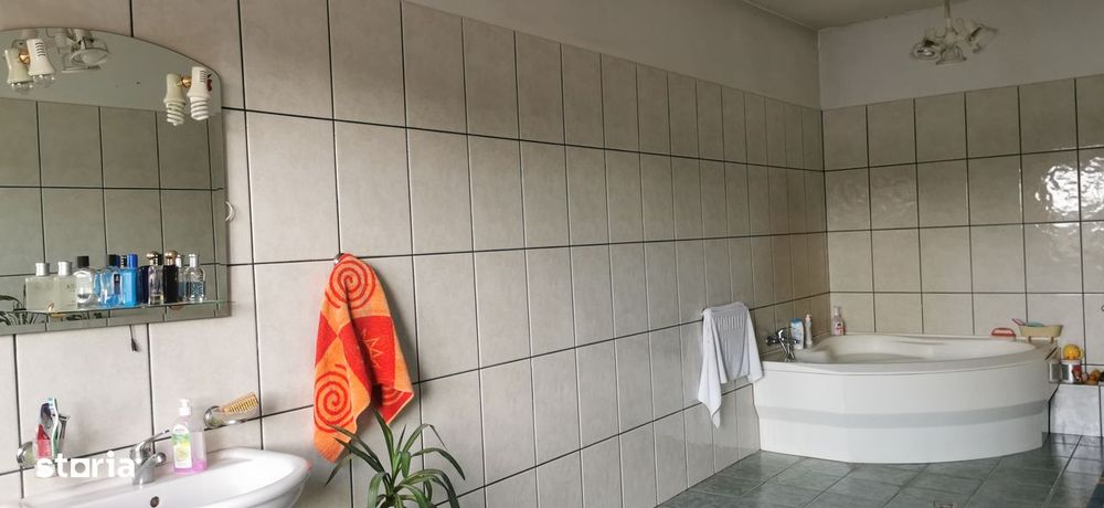 Casă de vânzare, 7 Noiembrie