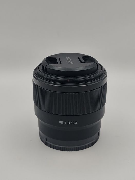 Doar 9463 CADRE! Kit Sony a7 II + obiectiv Sony 50mm F1.8