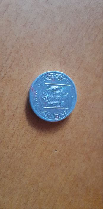 Vand o bacnota  de 2.000 lei , o bacnota rusa de 10 ruble si o moneda