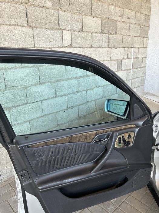 Mercedes-Benz E 320 Avangard